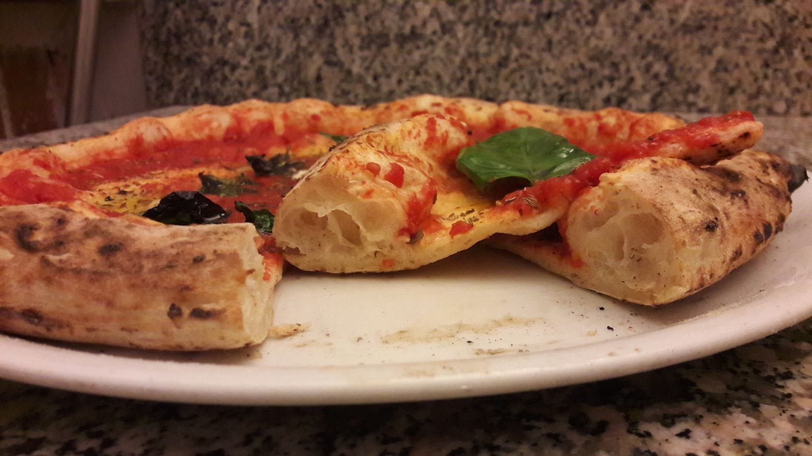 Pizza secondo la tradizione napoletana a Ischia